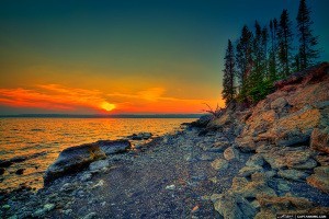 Yellowstone-Lake-During-Sunset-at-Yellowstone-National-Park.